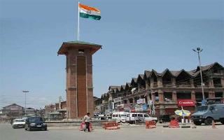 new-kashmir-bjp-mp-shares-viral-image-of-tricolour-at-srinagars-lal-chowk